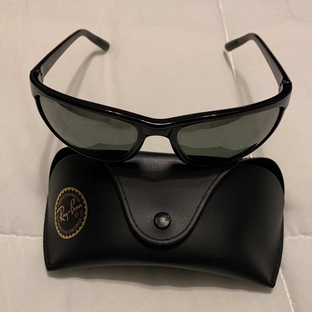 Mens Ray Ban deluxe sunglasses